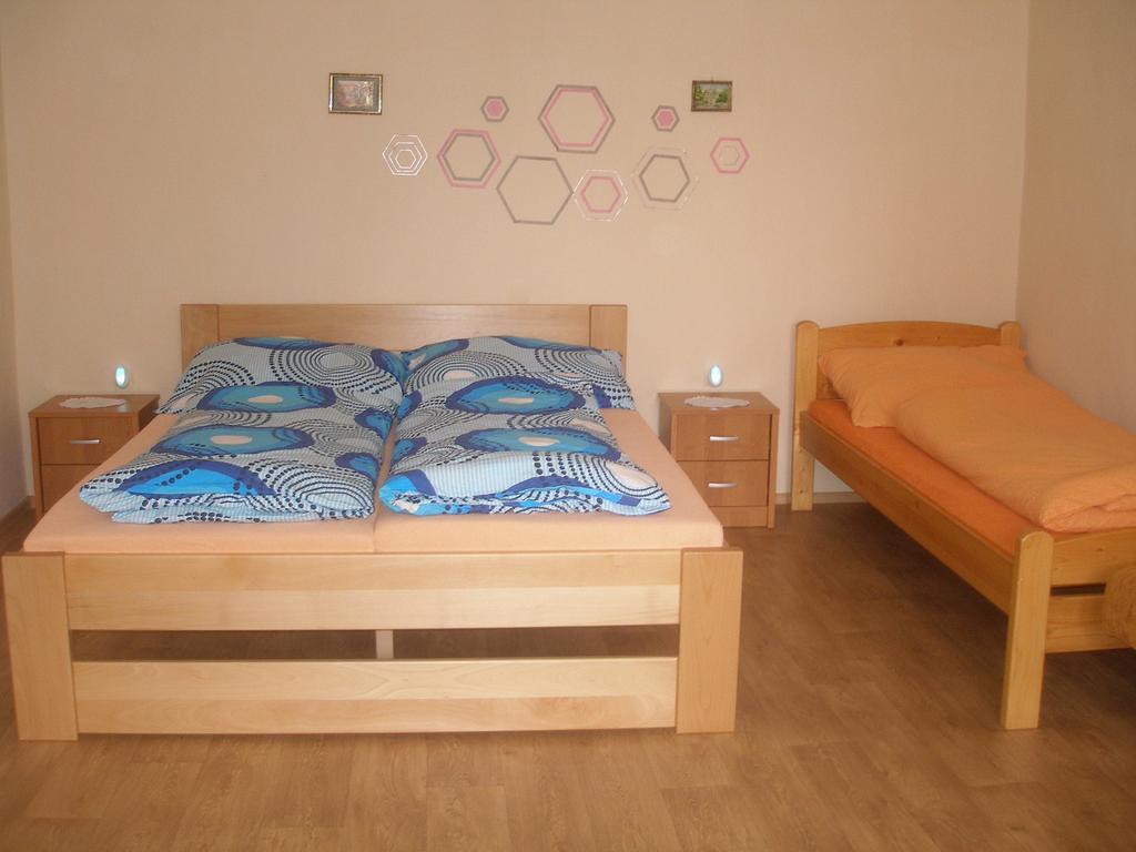 Chalupa Iveta Villa Ócsad Szoba fotó